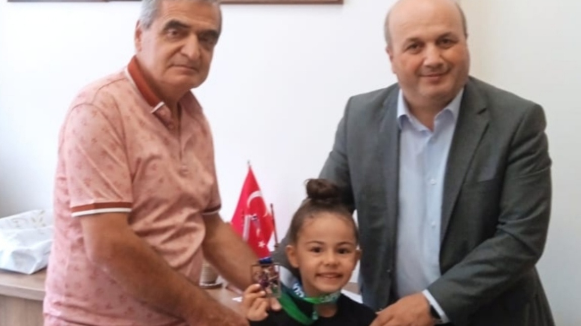 Ritmik Jimnastik Yarışmasında Dereceye Giren Öğrencimizi Tebrik Ederiz.